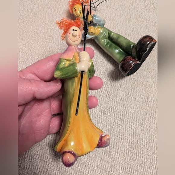 Clown Figurine Primitive Resin Shabby Umbrella Fuzzy Hair Broomstick Characters - Picture 4 of 6